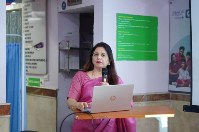 Dr Neeru Thakral
